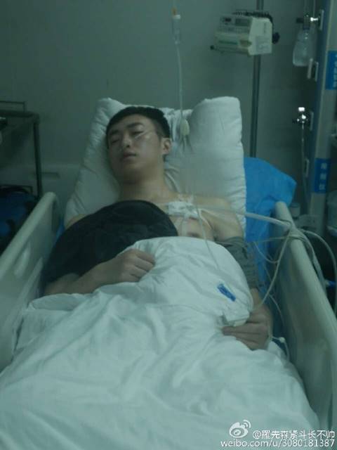 ทีมนี้พี่รักมาก อาตี๋ตะโกนเชียร์บอลทีมโปรดสุดใจจนปอดฉีก !