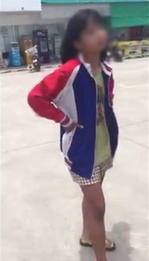 คลิปสาววัยกระเตาะทำซ่า ขโมยของไม่ยอมรับ ก้าวร้าวเตะยาม-ด่ายาม
