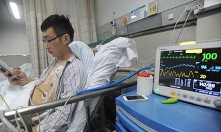 ทีมนี้พี่รักมาก อาตี๋ตะโกนเชียร์บอลทีมโปรดสุดใจจนปอดฉีก !