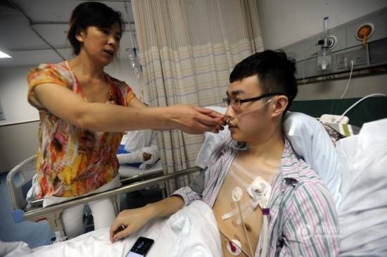 ทีมนี้พี่รักมาก อาตี๋ตะโกนเชียร์บอลทีมโปรดสุดใจจนปอดฉีก !