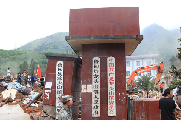 แผ่นดินไหวจีน ยูนนาน ตายพุ่ง 398 เร่งค้นหาผู้รอดชีวิต