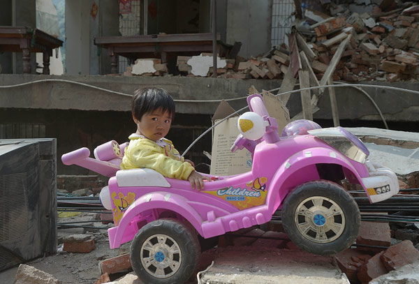 แผ่นดินไหวจีน พบแล้ว 615 ศพ เตือนรับมือเชื้อโรคระบาด