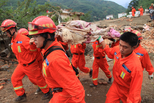 แผ่นดินไหวจีน ยูนนาน ตายพุ่ง 398 เร่งค้นหาผู้รอดชีวิต