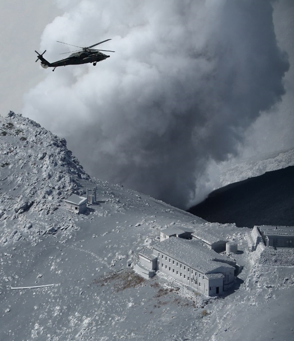 ภูเขาไฟระเบิดที่ญี่ปุ่น ยอดตายพุ่ง 51 รายแล้ว