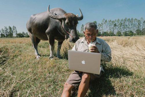 ลุงชัยเป็นคนชิค ๆ ภาพชุดสะท้อนไลฟ์สไตล์ชาวกรุง คนแชร์เพียบ