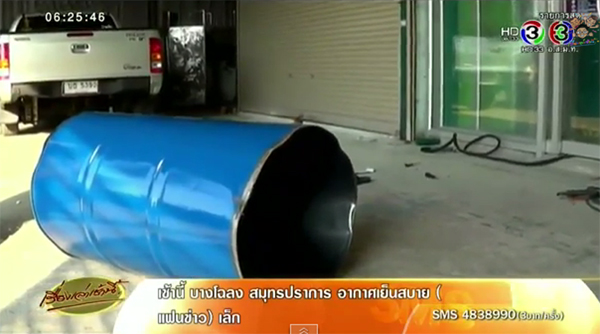 ถังน้ำมัน 200 ลิตร ระเบิดกลางปั๊มหยอดเหรียญ คนงานเจ็บ 1 