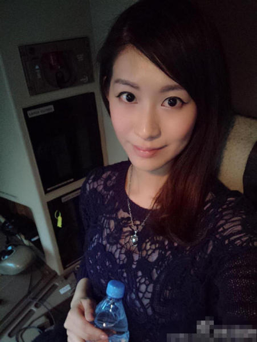 วิจารณ์สนั่น คาเธ่ย์ฯ ที่นั่งเต็ม ให้สาวหมวยไปนั่งสวย ๆ ในห้องนักบิน 