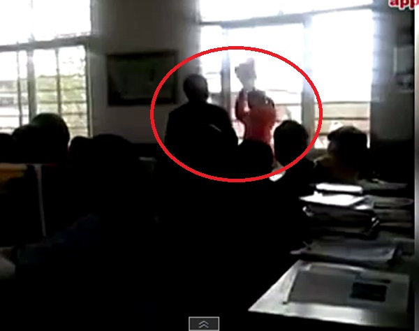 ช็อก คลิปครูชายตบกับนักเรียนหญิงในห้องเรียน ดุเดือดสุด ๆ