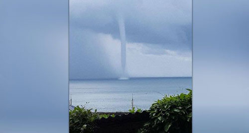 พายุงวงช้างโผล่อ่าวป่าตอง นักท่องเที่ยวฮือฮา 