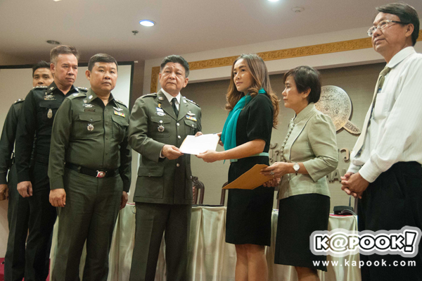  มัลลิกา พาญาติ น.ศ.รามฯ เข้ายื่นหนังสือโฆษก สตช. เร่งคลีคลายคดี 