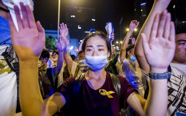 ชาวฮ่องกงยึดย่านธุรกิจชุมนุมใหญ่ ร้องสิทธิทางการเมือง