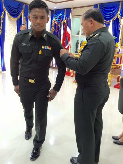  สิบตรีบัวขาว ประดับยศ แฟนคลับแห่โพสต์ยินดีล้นหลาม