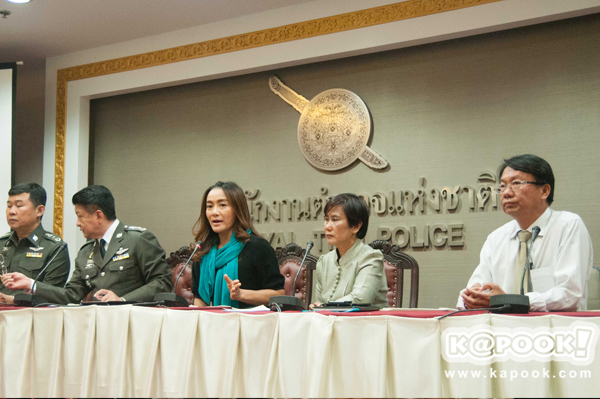 มัลลิกา พาญาติ น.ศ.รามฯ เข้ายื่นหนังสือโฆษก สตช. เร่งคลีคลายคดี