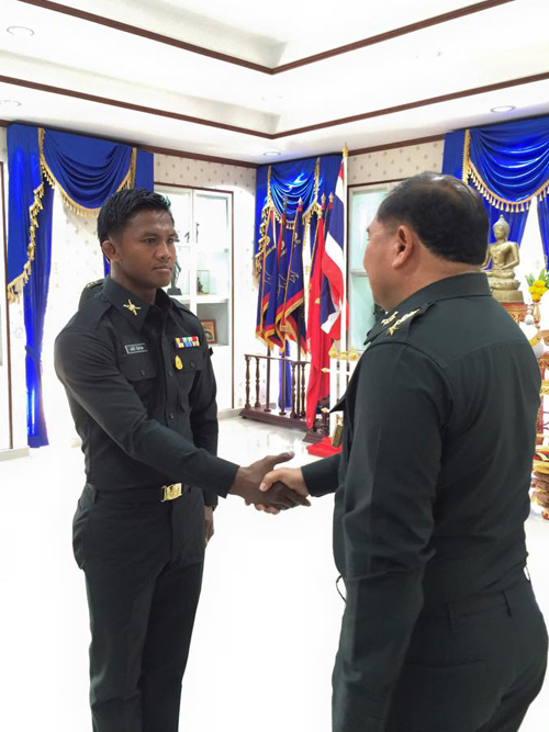 สิบตรีบัวขาว ประดับยศ แฟนคลับแห่โพสต์ยินดีล้นหลาม