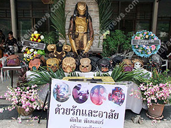 กองทัพเอเลี่ยนบุกร่วมงานศพ น้าแขก พัทยา พ่อค้าผัดไทยพรีเดเตอร์