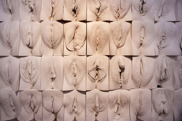 อื้อหือ ศิลปินผุดผลงานแปลก กำแพงเมืองจิ๋ม !!