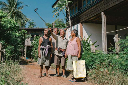 ลุงชัยเป็นคนชิค ๆ ภาพชุดสะท้อนไลฟ์สไตล์ชาวกรุง คนแชร์เพียบ