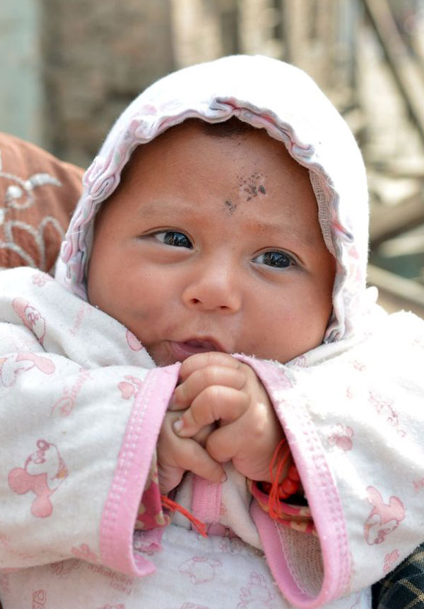 อัพเดทชีวิตของหนูน้อย 4 เดือนในภาพดัง หลังรอดเหตุแผ่นดินไหว