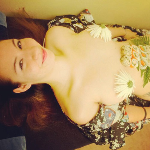 แคนาดาเปิดบริการทานซูชิบนตัวสาวเปลือยเป็นครั้งแรก