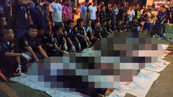 กระบะขนคนงานพม่า พุ่งชนแบริเออร์กลางถนน ดับ 8 ราย