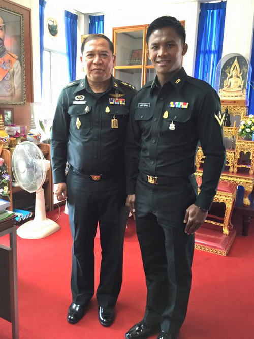 สิบตรีบัวขาว ประดับยศ แฟนคลับแห่โพสต์ยินดีล้นหลาม