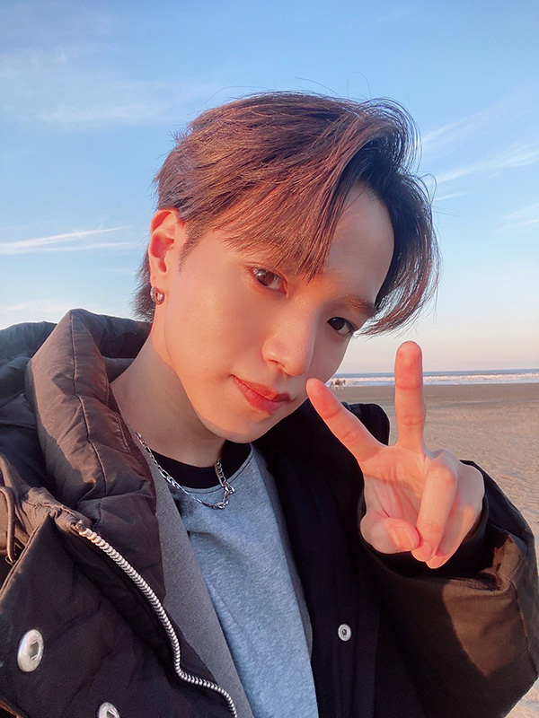 ไอดอลหนุ่มชื่อดังนอกใจแฟน ไอดอลหนุ่มชื่อดังนอกใจแฟน