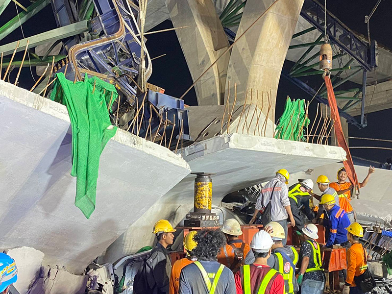 เครนถล่มพระราม 2