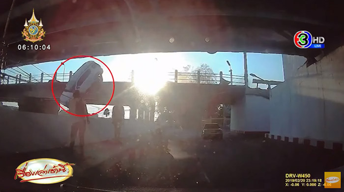 รถตกสะพาน