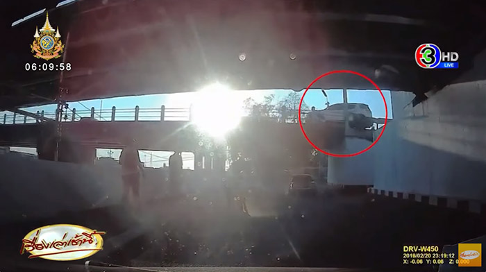 รถตกสะพาน