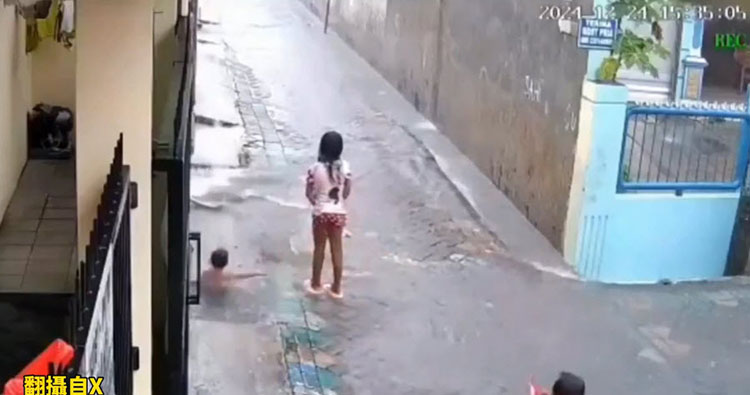 เด็ก 3 ขวบจมท่อระบายน้ำ