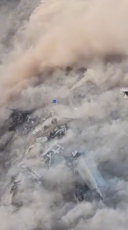 สะพานพังถล่ม ฝุ่นคลุ้งทั่วในจีน ชี้เพิ่งสร้างเสร็จเมื่อต้นปี