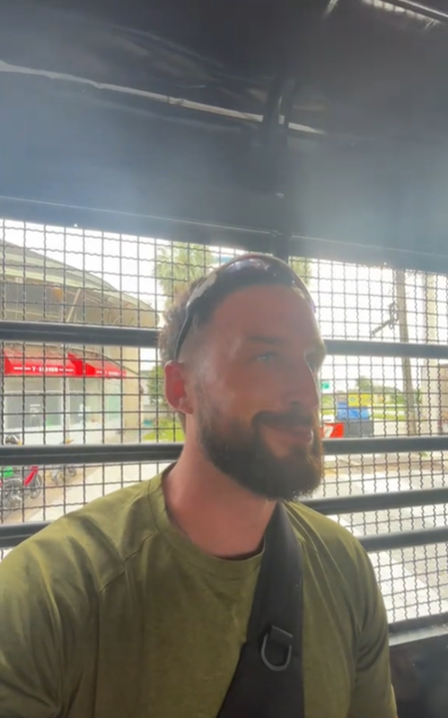 หนุ่มฝรั่งรีวิว คนไทยใจดีให้ติดรถ ฟีลแบบ VIP