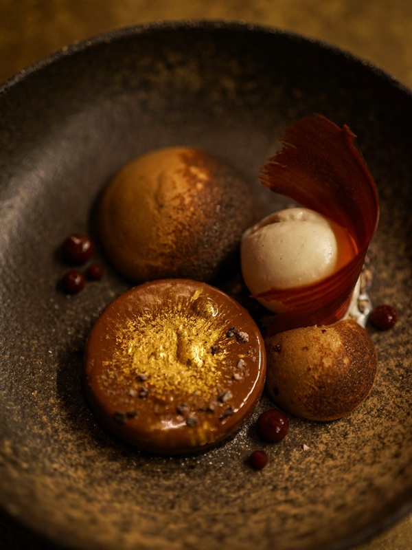 อินฟลูเอนเซอร์ แต่งตัวหรูเข้าร้านมิชลิน หาทางชิ่งบิลครึ่งหมื่น