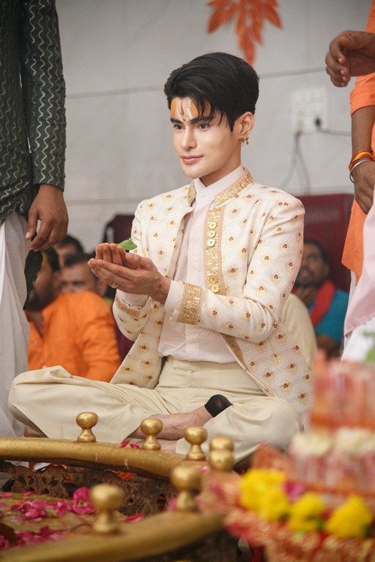 ประวัติ เอ จักรพรรดิ