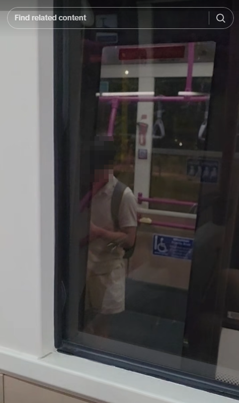 เงาเด็กบนหน้าต่าง