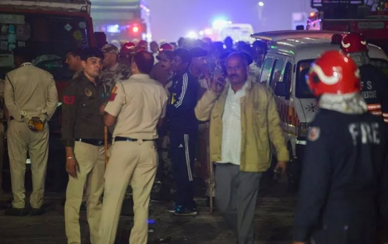 รถยนต์ระเบิดกลางเมืองเดลี อินเดีย เสียชีวิต 8 ราย 