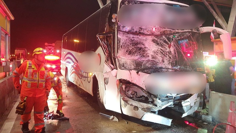 เปิดสาเหตุรถบัสมหาวิทยาลัย ชนท้ายอีกคัน