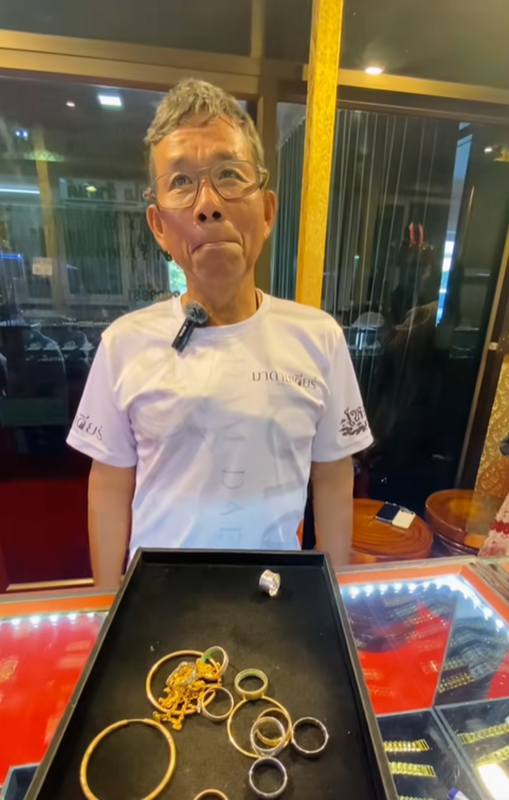 เก็บขยะตามชายหาด ใครจะรู้เจอสมบัติของจริง