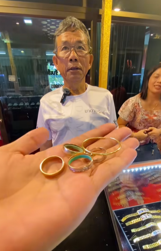 เก็บขยะตามชายหาด ใครจะรู้เจอสมบัติของจริง