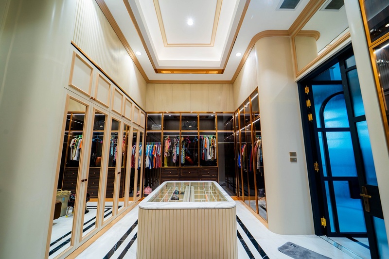 ขายบ้าน 250 ล้านบาท มีคุณสมบัติ 25 ข้อ 