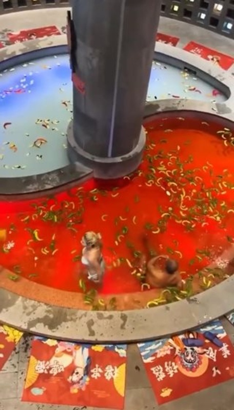 บ่อแช่น้ำร้อนโรงแรม กลายเป็นหม้อไฟยักษ์