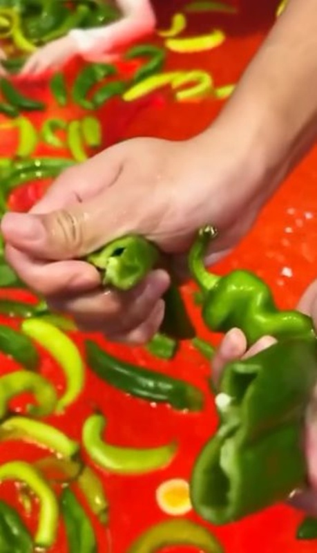 บ่อแช่น้ำร้อนโรงแรม กลายเป็นหม้อไฟยักษ์