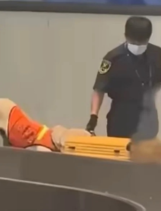 กระเป๋าต้องสงสัยในสนามบิน