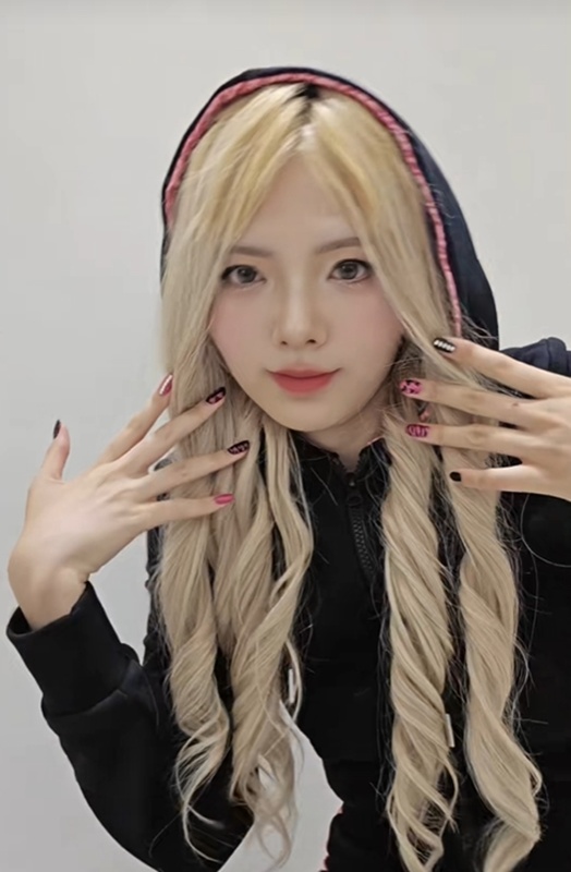 สาวคนดัง TikTok อยู่กับแมลงสาบ 3 หมื่นตัว