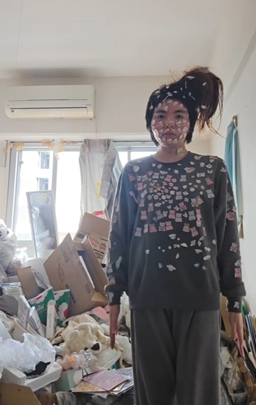 สาวคนดัง TikTok อยู่กับแมลงสาบ 3 หมื่นตัว