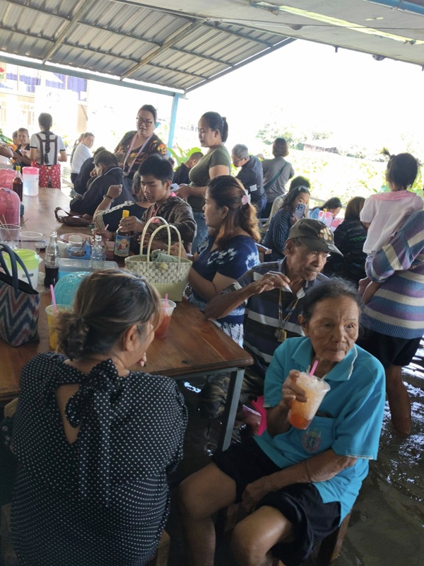 ร้านก๋วยเตี๋ยวน้ำท่วม พลิกวิกฤตเป็นโอกาส