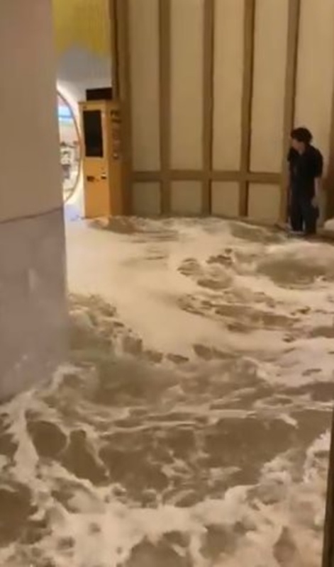 ระทึกหนัก ไต้ฝุ่นรากาซาถล่มฮ่องกง