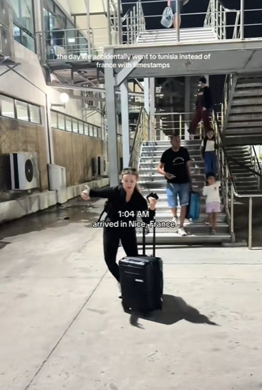 2 สาวนั่งเครื่องบินจะไปเมืองนีซ ไปโผล่ตูนิส