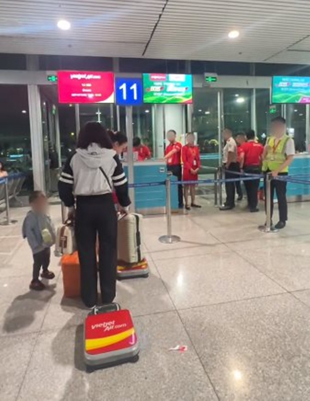 แม่พาลูกเดินทาง ถือสัมภาระขึ้นเครื่อง 21 กก.