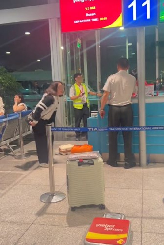 แม่พาลูกเดินทาง ถือสัมภาระขึ้นเครื่อง 21 กก.